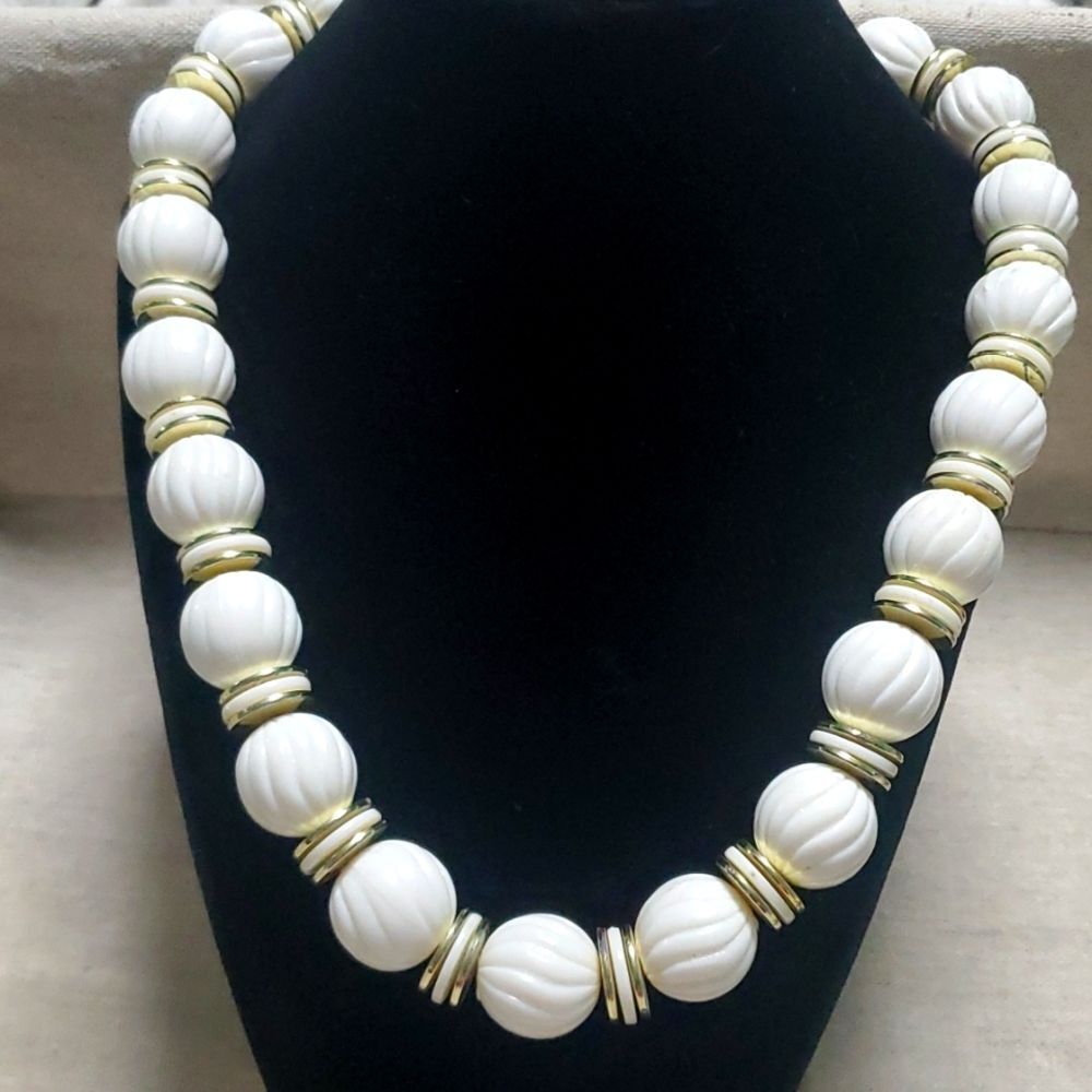 Vintage White Bubble Necklace